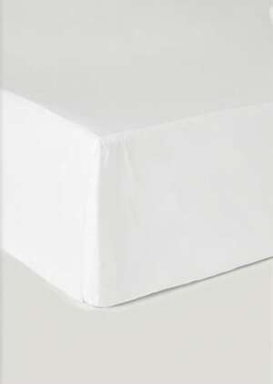 Zestaw białych, bardzo miąkkich prześcieradeł i poszewek na poduszki