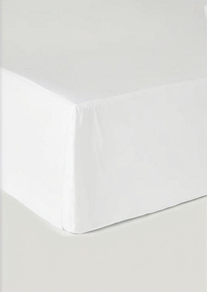 Zestaw białych, bardzo miąkkich prześcieradeł i poszewek na poduszki