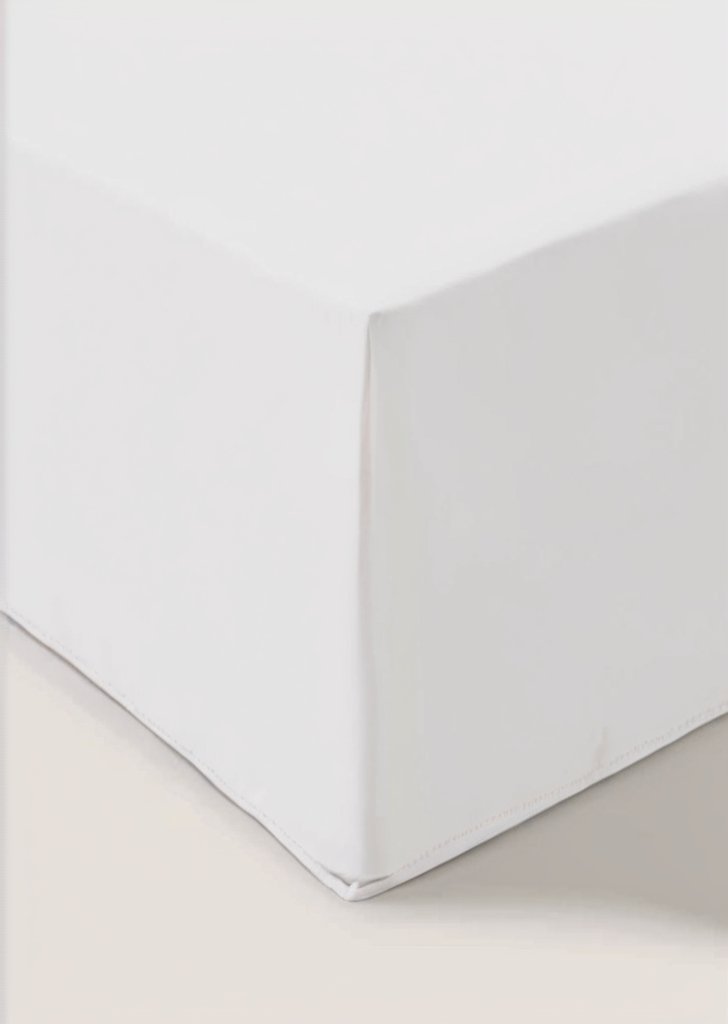 Białe, bardzo głąbokie prześcieradło (180 nitek)