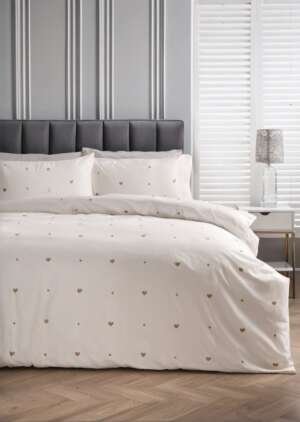 Komplet pościeli z naturalnym haftem w kształcie serca