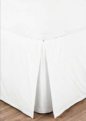 Dopasowana prześcieradło z falbanką w kolorze białym, łatwym w żelazie, z perkalu