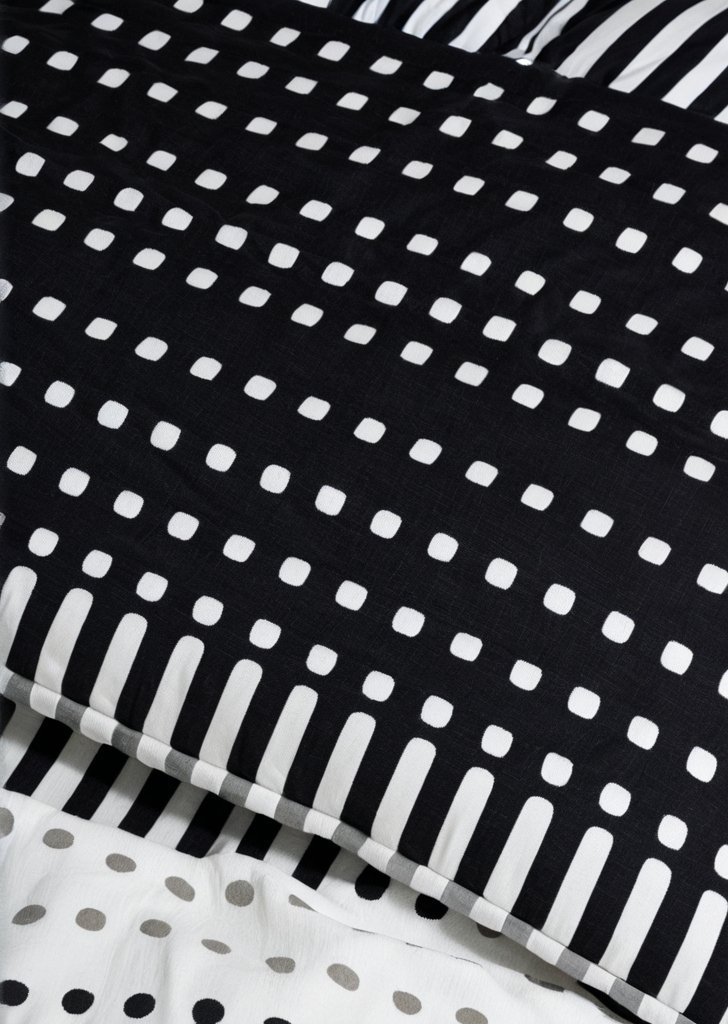Zestaw pościeli w czarne kropki - obrazek 2