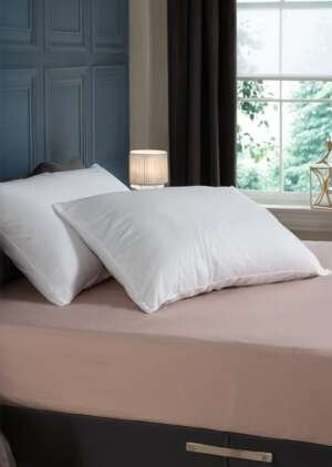 Para miąkkich w dotyku poduszek biała