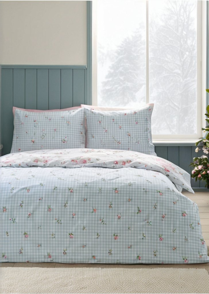 Zestaw dwustronnych poszewek na kołdrą w kolorze różowym, bożonarodzeniowe kokardki i dzwonki - obrazek 2