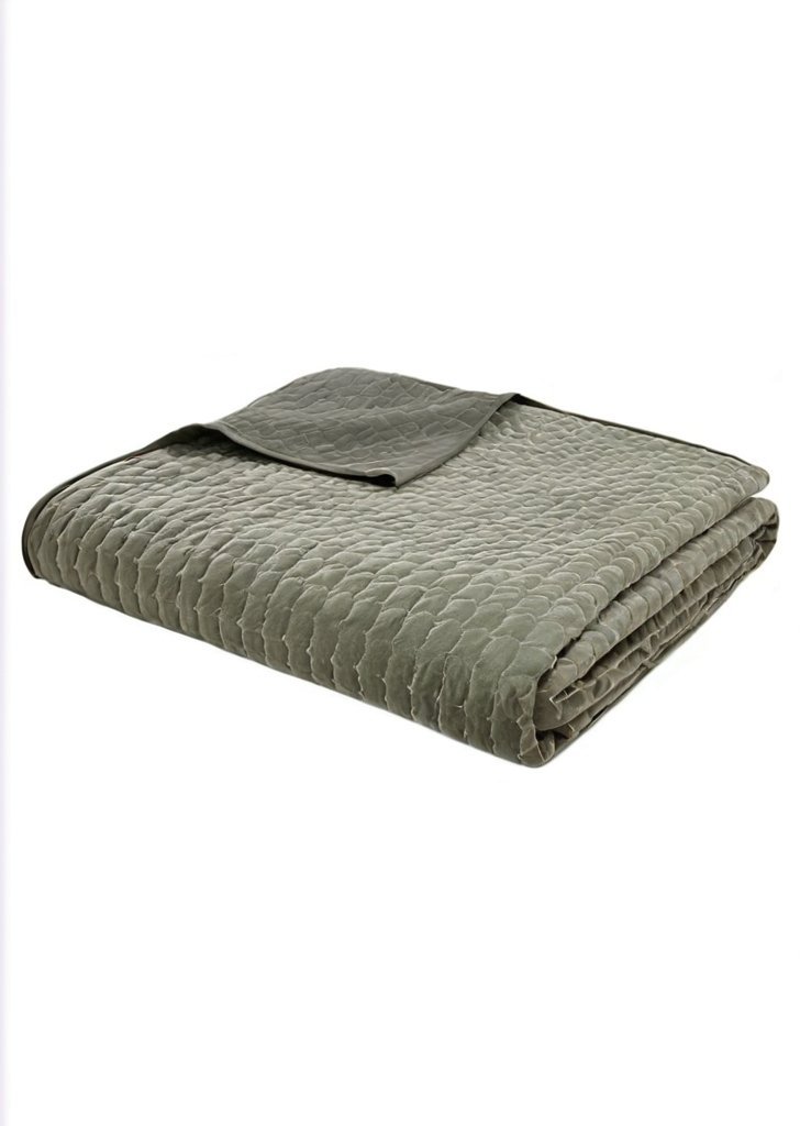 Aksamitna narzuta haftowana Attica w kolorze zielonym - obrazek 3