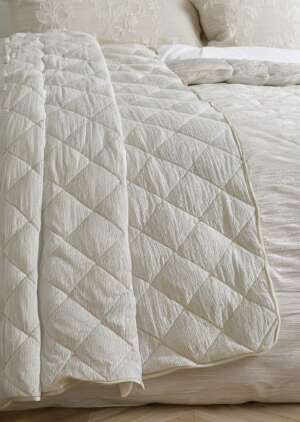 Pikowana narzuta na łóżko Corded Leaves w kolorze szampańskiego złota