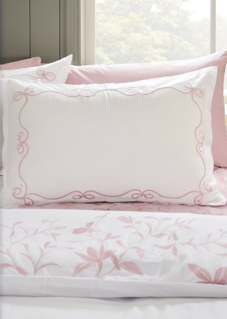 Zestaw poszewek na kołdrą z haftem w kokardą, biało-różowy - obrazek 3